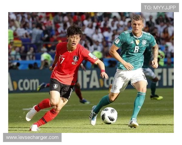 韩国队在世界杯赛场上以2比0战胜德国，展现了强大的团队实力和战术智慧